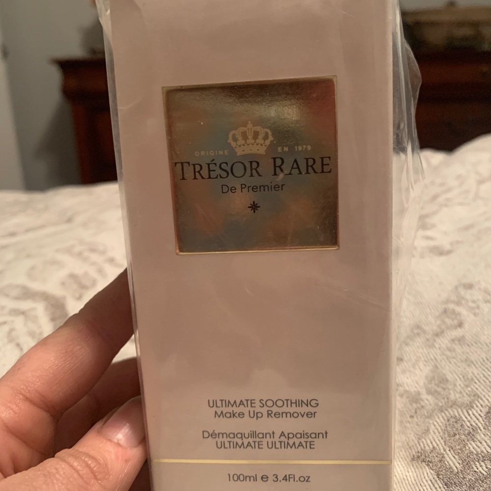 Tresor rare makeup remover NIB